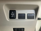 スライドドアの操作ボタンも同様に運転席周りにまとめて設置されています