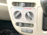 寒い冬も暑い夏も全席に快適な空調を届けてくれる、ダイヤル式エアコンを装備♪