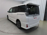 展示車はお客様のお住いの近くのネッツトヨタ石川のお店まで移動も可能です。最寄りの店舗までお気軽にご相談ください。