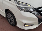 【LEDヘッドライト】悪天候や夜間走行時も良好な視界を確保し安心して運転できる高輝度LEDヘッドライトを装備!点灯速度が早く、消費電力も抑えられています。