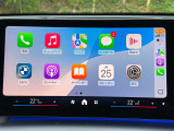 【アップルカープレイ】iPhoneがBMW車両とワイヤレスで接続されます。Apple CarPlayでは、オーディオストリーミングやメッセージングアプリがディスプレイに表示されます。