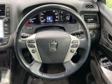 【純正革巻きステアリング】上質な革を使用することで、手にしっかり馴染みとても運転しやすいハンドルです♪