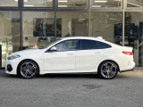 BMWを熟知したメカニックによる、360度の納車前点検。ドイツ本国と同様の教育・訓練を受けたメカニックが徹底的に点検、整備した後にお客様にお引渡しします。