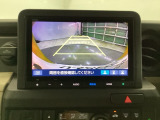 バックモニター付きで、車庫入れやバック時の後方確認をサポート。