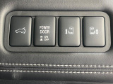 【両側パワースライドドア】スマートキーや運転席のスイッチで後席両側スライドドアの開閉が可能♪電動だから力を入れてドアを開ける必要が無く、小さなお子様でも簡単に開け閉めでき快適です♪