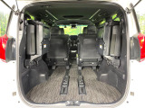 普段のお買い物や通勤、送迎等に十分な荷室スペースを確保しております。セカンドシートを倒すと、大きな荷物の積載も可能です♪