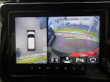 【全方位モニター】リバースに入れた際、車両全体を見渡している映像に切り替わります。また、見通しが悪い場所で便利な前方ワイド映像やすれ違いに便利な助手席側ワイド映像など切り替えが出来ますよ♪