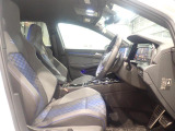 楽な姿勢で座ることが出来るので長時間の運転でも疲れにくいですし体もぶれにくいですよ。