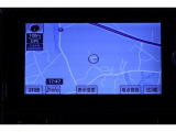 純正SDナビ付き。Bluetoothも付いていますし、フルセグでテレビも視聴出来て、CD・DVDの再生もできます。品番NSZT-W62Gです