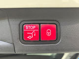 ●電動リアゲート:ワンタッチでリアゲートの開閉ができ、荷物などで両手が塞がっている状態でも簡単に開閉ができる便利機能です。