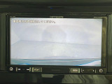 【バックモニター】後ろのカメラの映像をモニターに映し出すことができます!後方の見えない死角や、障害物との距離感をしっかり確認することができます!駐車が苦手な方におすすめです。
