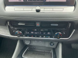 運転席と助手席それぞれにお好みの温度を設定することができる、左右独立温度調整機能付フルオートエアコンを装備しています。