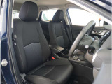 【清潔感のある運転席&助手席】隅々までクリーニングの行き届いた運転席&助手席。目立ったシミや汚れ等もございません。快適なドライブをどうぞ。