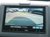 【バックカメラ】 車庫入れの苦手なお客様も安心。バック時目視しにくいクルマの周囲を確認。夜間などの安全性もUP。