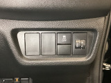 ハンドルの右側にはヘッドライトレベライザーとVSA(ABS+TCS+横滑り抑制)の解除スイッチがついています。ヘッドライトレベライザーは道路状況や積荷の加重に応じてライトの高さを調節できます。