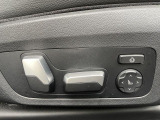 運転手が代わってもボタン一つで設定ポジションに。常にご自身のドライブ設定が整います。