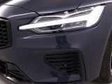 フルアクティブハイビーム:カメラセンサーを利用して対向車や先行車を検知。対向車や先行車のドライバーにまぶしい思いをさせることなく、常に明るく広い視界を確保できます。