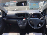 広々とした駐車場をご用意しておりますので、運転が苦手な方でもご安心ください。また、大型の屋根がございますので、雨に濡れることなくご移動できます。