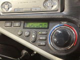 【オートエアコン】一度お好みの温度に設定すれば、車内の温度を検知し風量や温度を自動で調整。暑い…寒い…と何度もスイッチ操作をする必要はありません。快適な車内空間には必須の機能ですね♪