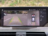 【アラウンドビューモニター】バックカメラに加え、360度のカメラで駐車も楽々。駐車が苦手な方でも安心してお乗りいただけます。