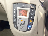 【オートエアコン】一度お好みの温度に設定すれば、車内の温度を検知し風量や温度を自動で調整。暑い…寒い…と何度もスイッチ操作をする必要はありません。快適な車内空間には必須の機能ですね♪