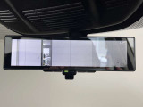 スマートルームミラーで後方の映像がルームミラーで確認できます。