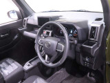 運転席周りは遊びにも通勤にも普段のお買い物にもピッタリ。日々のドライブに居心地のよいレイアウトです。