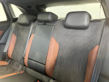 シートは適度な硬さによって長時間の運転でも疲れにくいと定評があります。国産車とは全く違った座り心地ですが、長年培われた欧州の椅子文化をご体感ください。