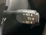 【クルーズコントロール】高速道路もラクラク走行。アクセルを離しても一定速度で走行ができ、長距離運転時の負担を軽減!加速・減速も簡単なスイッチ操作で調整できます。