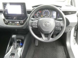 【徹底洗浄クリーニング実施済】運転席からの視界はこんな感じです☆お気軽にご来店いただき、実際に座って是非お確かめください。ドライバーに寄り添う快適な操作フィールをもたらすステアリングです。