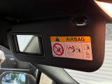 まぶしい時にはサンバイザーを下せば視界を遮ることなく運転できます!中にはお化粧直しなどで使えるミラー付き!