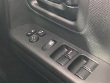 【パワーウインドウ】運転席のスイッチで、各席の窓ガラスの開閉ができます!あると便利ですよね!
