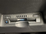 【ETC2.0(DSRC/ITSスポット)】ETCカードを挿入すれば料金所はノンストップで通過できます。ETC限定の割引や、高速道路の情報提供サービスを利用できます。