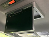 【フリップダウンモニター】大画面モニターで後席でもエンタメをお楽しみいただけます。小さなお子様にも大人気の装備です♪