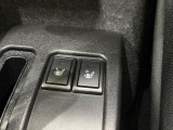 【シートヒーター】寒い日に重宝するシートヒーター!エアコンより早く温まってくれるので寒がりの人も安心ですね♪エアコンの温風は乾燥するから苦手、という方にもをおすすめです。