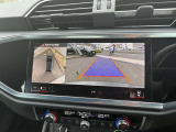 ●サラウンドビューカメラ『車両の4つのカメラから得た映像を合成し、上空から眺めているような映像をモニターに映し出します。車両周辺の歩行者や障害物などの発見に役立ちます。』