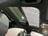 パノラミックルーフで明るい車内と開放感あるドライブをお楽しみいただけます。