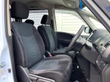 運転席まわりには十分なスペースがあり、大柄な方でもゆったり運転していただける環境です。