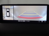 狭い場所での駐車やすれ違いなどでより的確な運転操作に役立つ360°ビューモニターが装備されています。