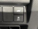 【電動リアゲート】荷物を抱えた状態でもリアゲートの開閉が可能です!お買い物時やアウトドアの際に役立ちますね。