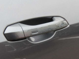 Audiが認定したエキスパートが、100項目にもおよぶ精密な点検と整備を実施しております。