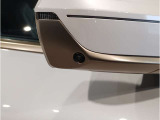 【BMWミラー】視認性の高いスタイリッシュなミラー。自動防眩機能も付いており夜間のドライビングをサポートします。