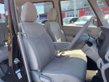 ひじ掛けが付いて運転が楽です