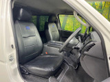 運転席シート廻りは使用感も少なく、良好な状態となっています。丁寧に使われていたことがよくわかりますね。
