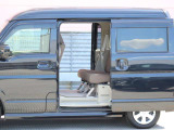 スライドドアタイプなので、狭い駐車場での乗降時もらくらくです。