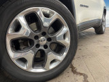 ●純正18インチアルミホイール:輸入車ならではの卓越した走りを支えるホイールと足回りです!日本車の走りに慣れている方にもぜひ体感して頂きたいほど、高いレベルでまとまっています!