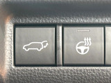 【パワーバックドア】スマートキーや運転席のボタンを押すだけでリアゲートが自動で開閉します!荷物を持っている時や、高い位置にあるバックドアを閉める際に便利な機能です♪