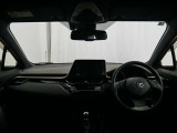 見通しのよいすっきりとした視界で、誰でも運転しやすいです。運転のしやすさは疲れにくさにも繋がりますよ♪
