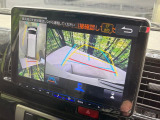 【パノラミックビューモニター】専用のカメラにより、上から見下ろしたような視点で360度クルマの周囲を確認することができます☆死角部分も確認しやすく、狭い場所での切り返しや駐車もスムーズに行えます。