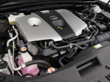 A25A-FXS型 2,487cc 直4 DOHCエンジンと3NM型 交流同期電動機のハイブリッドシステム搭載、駆動方式はFFです。